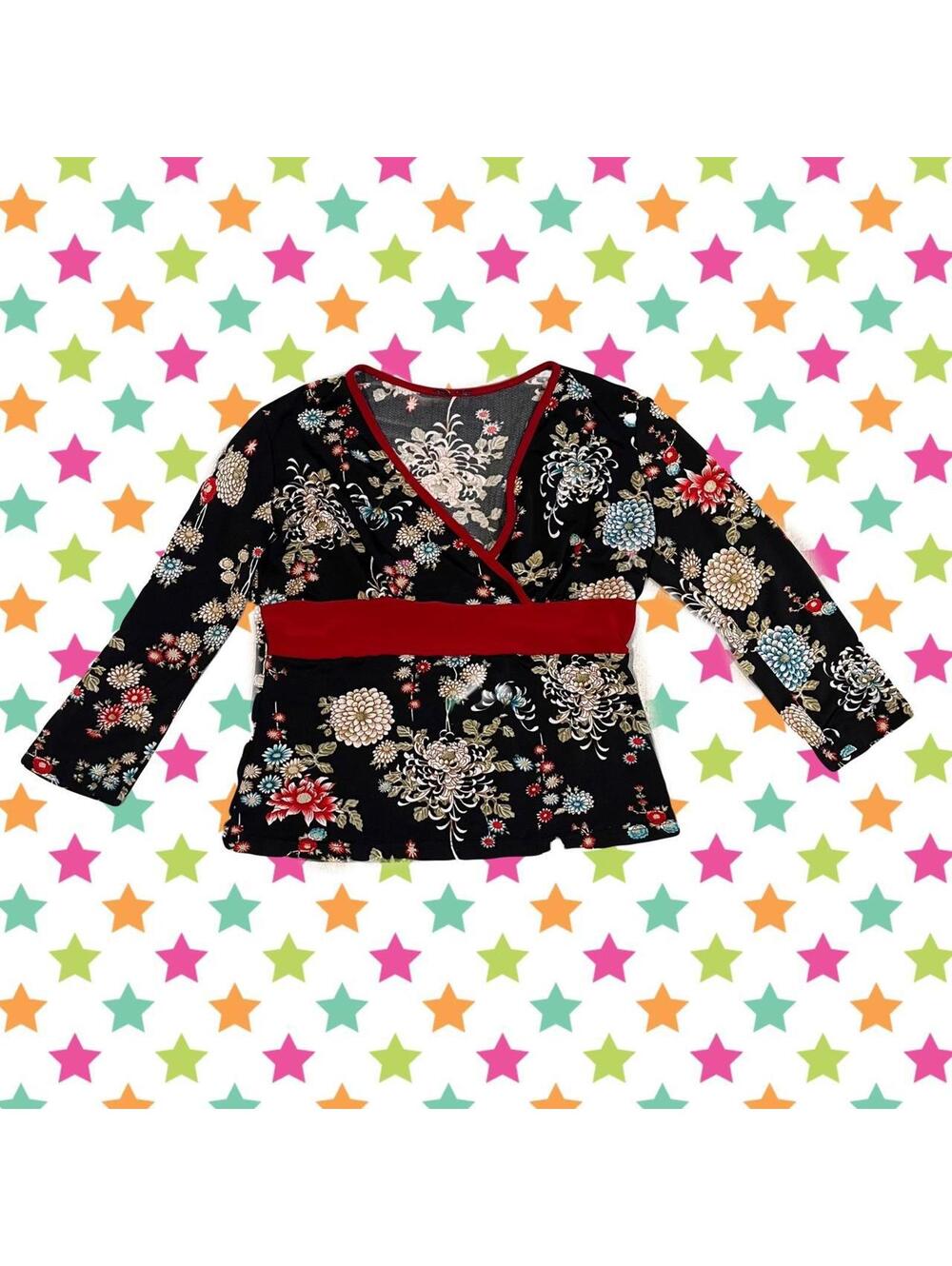 y2k Cute black 3/4 sleeve top with spider lily style flower print